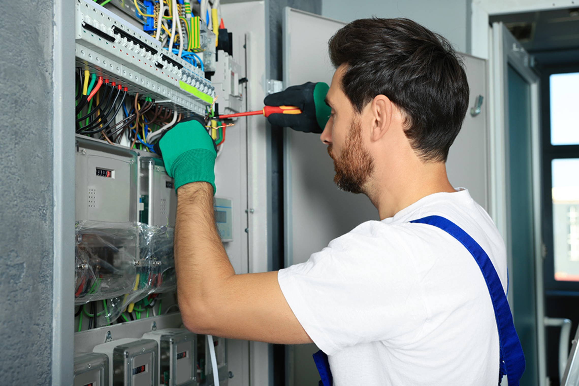 Nieder&shy;spannungs&shy;anlagen bei AP Elektrotechnik in Backnang